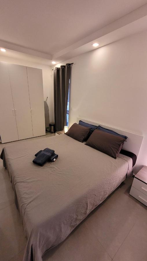 Appartamento Stylish - Modern - Large Terrace - 2 Bed - 200 M From Sea - Fully Air Con St. Paul's Bay Esterno foto