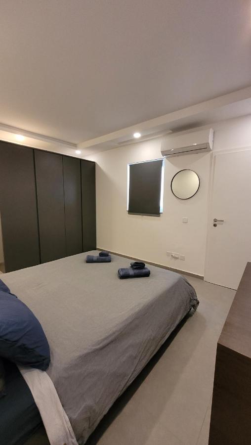 Appartamento Stylish - Modern - Large Terrace - 2 Bed - 200 M From Sea - Fully Air Con St. Paul's Bay Esterno foto