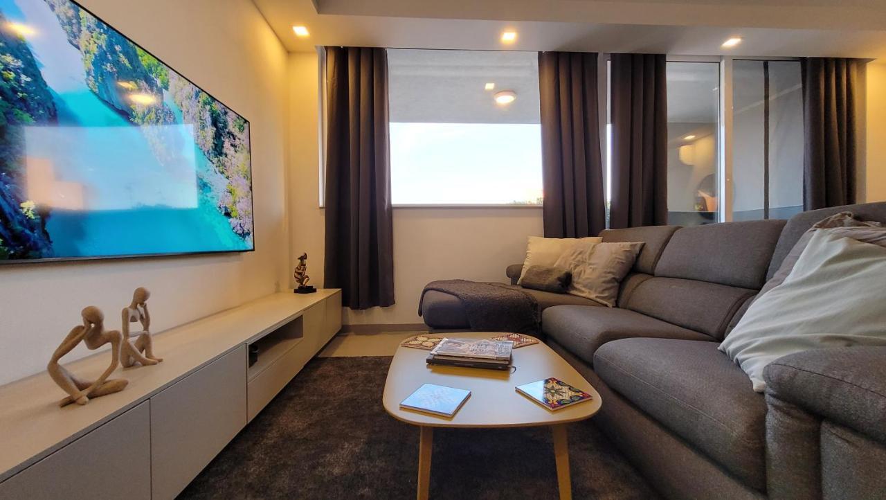 Appartamento Stylish - Modern - Large Terrace - 2 Bed - 200 M From Sea - Fully Air Con St. Paul's Bay Esterno foto